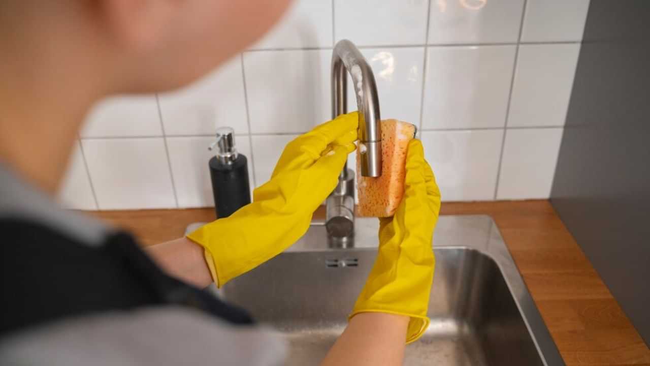 Kitchen Sink Cleaning Tips: சமையலறை சிங்க்கில் அடிக்கடி அடைப்பு பிரச்சனையா..? இதை செய்தால் ஆல் கிளியர்!