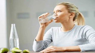 Benefits of Drinking Water: வெறும் வயிற்றில் தண்ணீர் குடிப்பதால் ஏற்படும் நன்மைகள்!