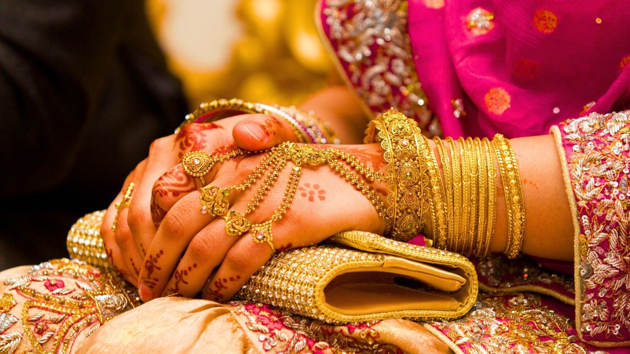 பழைய தங்க நகைகளை விற்பனை செய்தால் வரி விதிக்கப்படுமா?.. நிபுணர்கள் கூறுவது என்ன? பழைய தங்க நகைகளை விற்பனை செய்தால் வரி விதிக்கப்படுமா?.. நிபுணர்கள் கூறுவது என்ன?