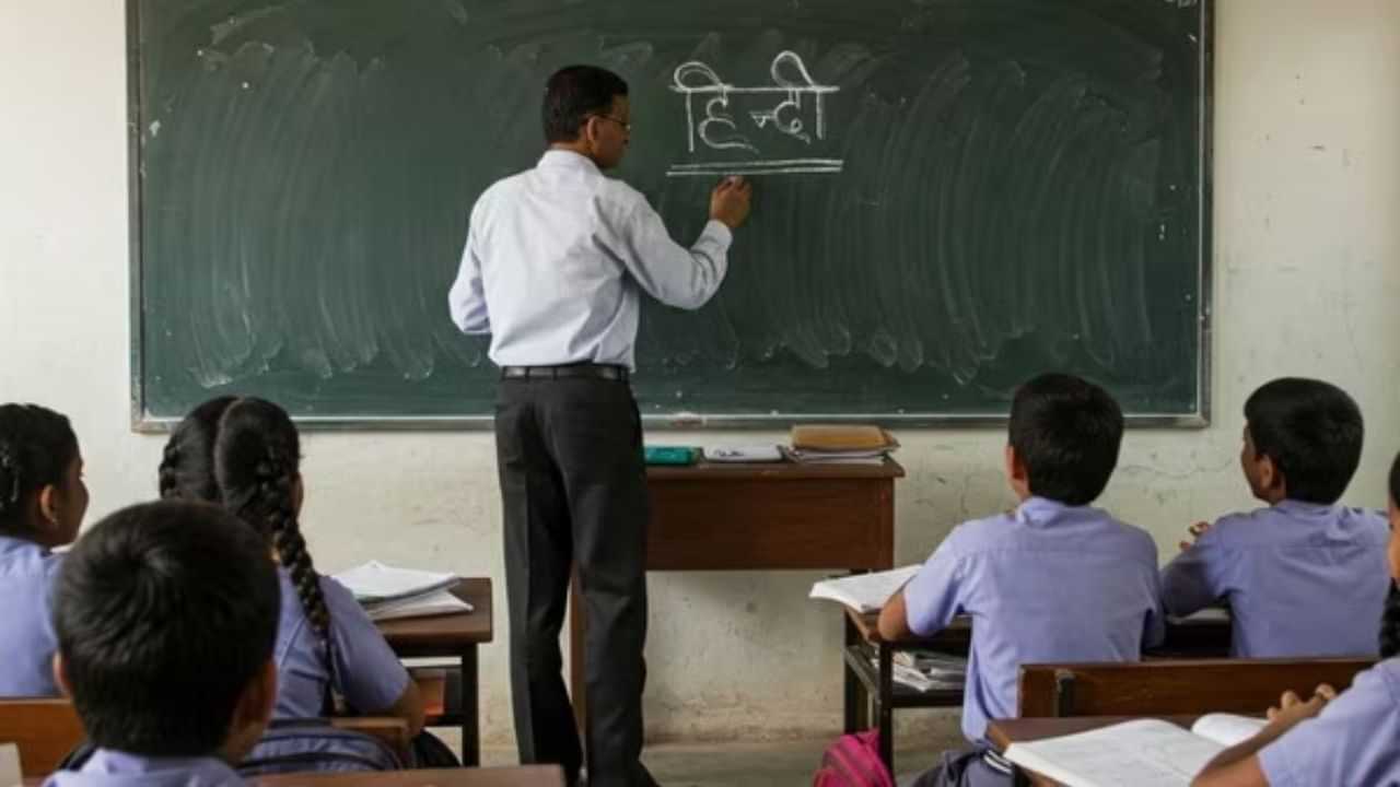 இந்தி திணிப்பு? 1 முதல் 5ம் வகுப்பு  மாணவர்களுக்கு  கட்டாயம்..  மீண்டும் கிளம்பிய சர்ச்சை!