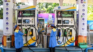 பெட்ரோல், டீசல் மீதான கலால் வரி அதிரடியாக குறைப்பு.. விலை குறைய வாய்ப்பு? பெட்ரோல், டீசல் மீதான கலால் வரி அதிரடியாக குறைப்பு.. விலை குறைய வாய்ப்பு?