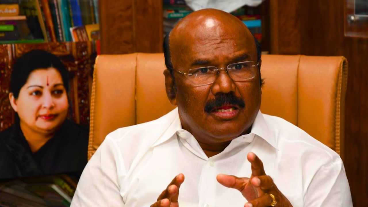 கட்சியில் இருந்து விலகுவதாக கூறவில்லை.. திட்டவட்டமாக மறுத்த ஜெயக்குமார்!