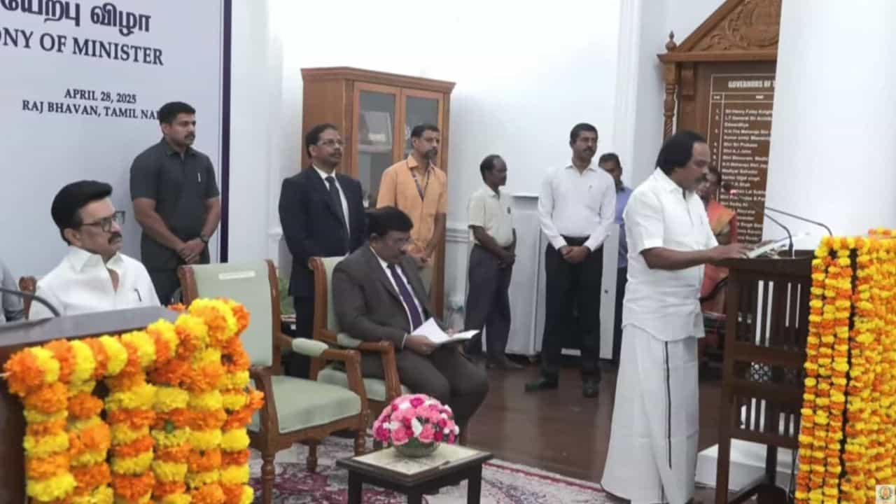Tamil Nadu Cabinet Reshuffle: மீண்டும் அதே இலாகா..! அமைச்சராக பொறுப்பேற்ற மனோ தங்கராஜ்.. பால்வளத்துறை ஒதுக்கீடு! Tamil Nadu Cabinet Reshuffle: மீண்டும் அதே இலாகா..! அமைச்சராக பொறுப்பேற்ற மனோ தங்கராஜ்.. பால்வளத்துறை ஒதுக்கீடு!