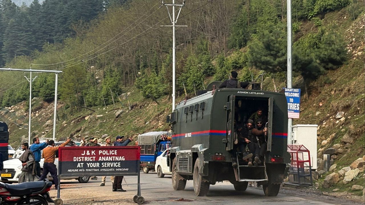 Pahalgam Terrorist Attack: ஜம்மு காஷ்மீரில் போலீஸ் உடை அணிந்து தாக்குதல்! பாகிஸ்தான் பயங்கரவாதிகள் காரணமா..? திடுக்கிடும் தகவல்கள்!