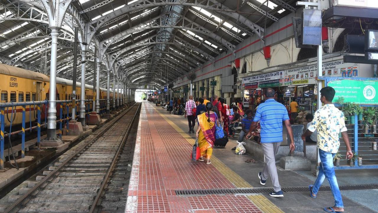 வேற லெவலில் மாறும் 9 ரயில் நிலையங்கள்.. இவ்வளவு வசதிகளா? திறந்து வைக்கும் பிரதமர்! வேற லெவலில் மாறும் 9 ரயில் நிலையங்கள்.. இவ்வளவு வசதிகளா? திறந்து வைக்கும் பிரதமர்!