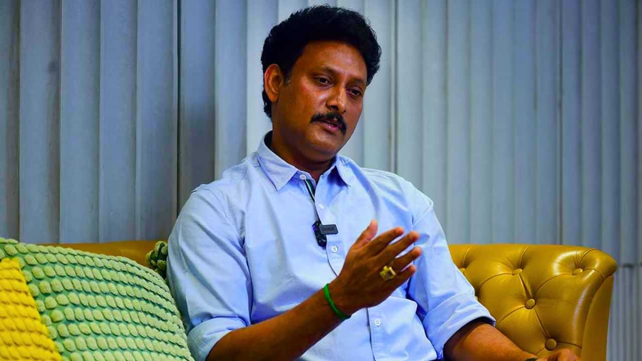 பிளஸ் 2 தேர்வில் ஒரே மையத்தில் தேர்வு எழுதிய மாணவர்கள் 100/100 பெற்றது எப்படி?.. அமைச்சர் விளக்கம்!