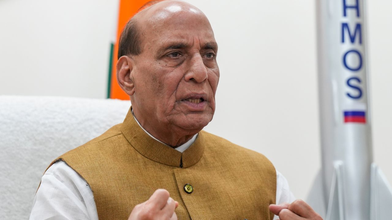 Operation Sindoor: ராவல்பிண்டி வரை அச்சுறுத்தல்! இதுதான் இந்தியா இராணுவம்.. ஆபரேஷன் சிந்தூர் குறித்து ராஜ்நாத் சிங் விளக்கம்! Operation Sindoor: ராவல்பிண்டி வரை அச்சுறுத்தல்! இதுதான் இந்தியா இராணுவம்.. ஆபரேஷன் சிந்தூர் குறித்து ராஜ்நாத் சிங் விளக்கம்!