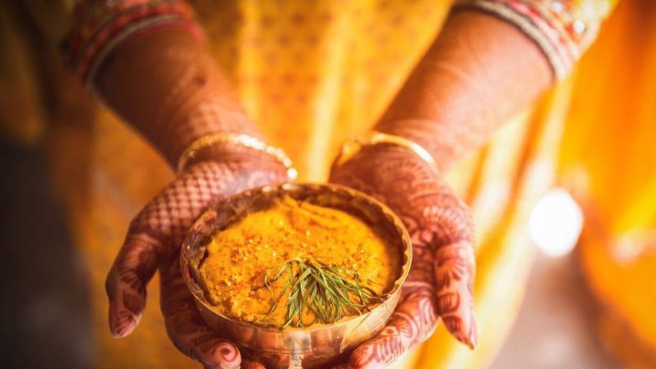 விடிந்தால் கல்யாணம்… சுருண்டு விழுந்து மணப்பெண் உயிரிழப்பு.. ஹல்தி விழாவில் அதிர்ச்சி! விடிந்தால் கல்யாணம்… சுருண்டு விழுந்து மணப்பெண் உயிரிழப்பு.. ஹல்தி விழாவில் அதிர்ச்சி!