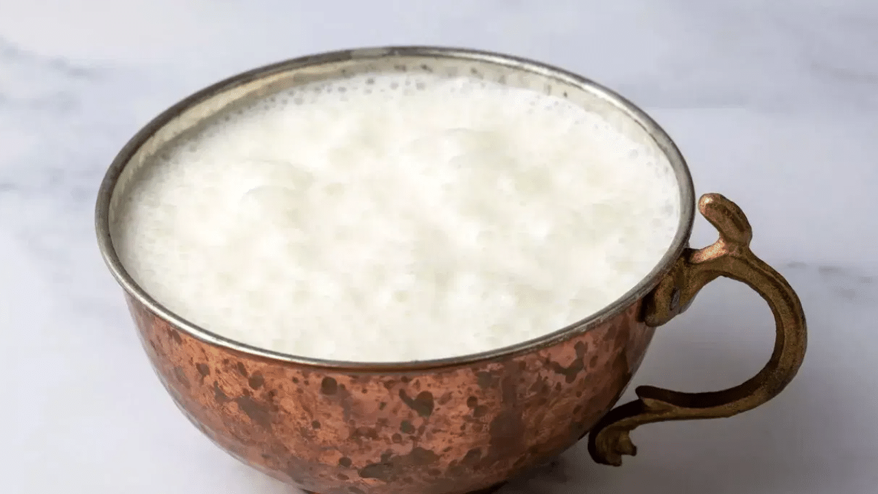 செம்பு பாத்திரத்தில் பால் குடித்தால் ஆபத்து – எச்சரிக்கும் மருத்துவ நிபுணர்கள் செம்பு பாத்திரத்தில் பால் குடித்தால் ஆபத்து – எச்சரிக்கும் மருத்துவ நிபுணர்கள்