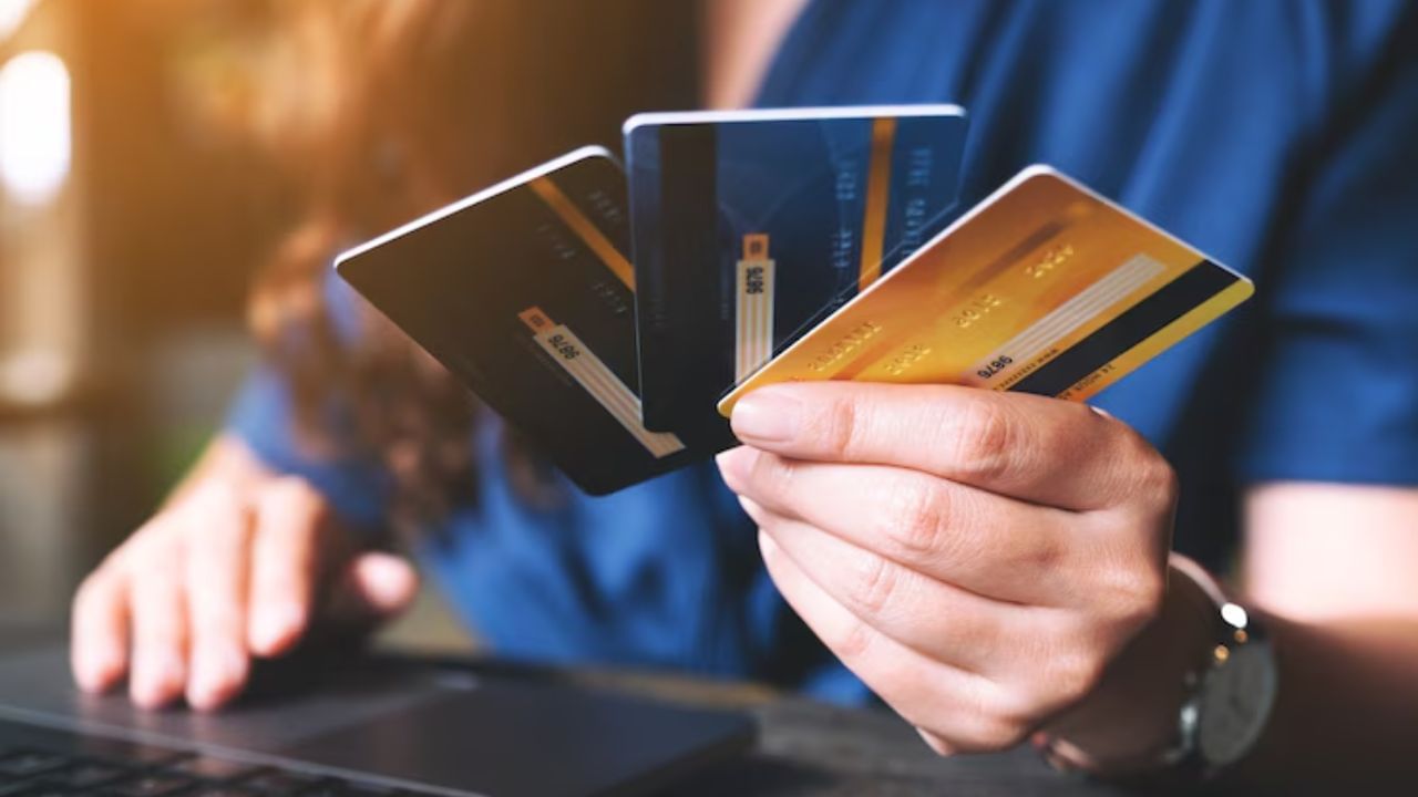 Credit Card : Pay Slip இல்லாமல் கிரெடிட் கார்டு வாங்க வேண்டுமா?.. இவற்றை ஃபாலோ பண்ணுங்க! Credit Card : Pay Slip இல்லாமல் கிரெடிட் கார்டு வாங்க வேண்டுமா?.. இவற்றை ஃபாலோ பண்ணுங்க!