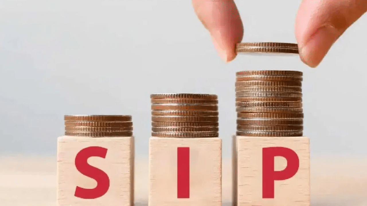 SIP : தினமும் 100 ரூபாயில் முதலீடு செய்யலாம் – என்ன நன்மைகள் ? முதலீடு செய்வது எப்படி?