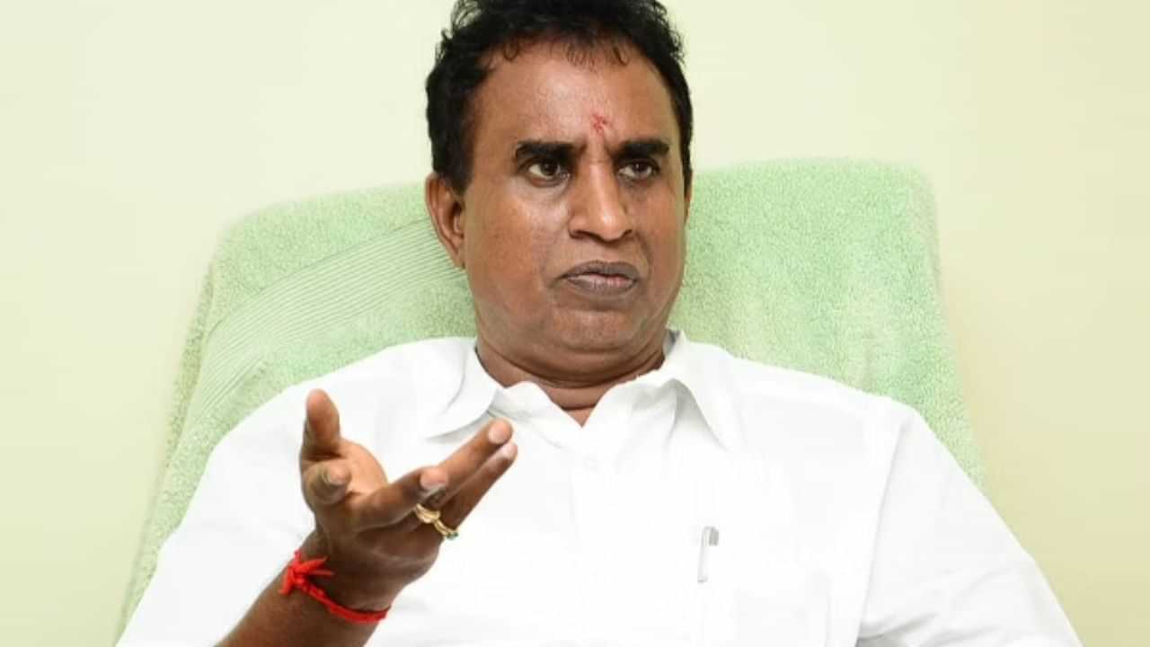 ரூ.1 கோடி வேணும்.. மாஜி அமைச்சர் எஸ்பி வேலுமணிக்கு கொலை மிரட்டல்.. பரபரப்பு கடிதம்! ரூ.1 கோடி வேணும்.. மாஜி அமைச்சர் எஸ்பி வேலுமணிக்கு கொலை மிரட்டல்.. பரபரப்பு கடிதம்!