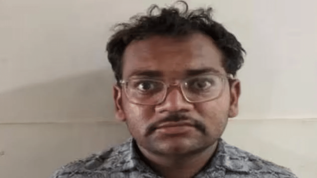 பாகிஸ்தானுக்கு ரகசிய தகவல் – குஜராத்தை சேர்ந்த உளவாளி கைது! பாகிஸ்தானுக்கு ரகசிய தகவல் – குஜராத்தை சேர்ந்த உளவாளி கைது!