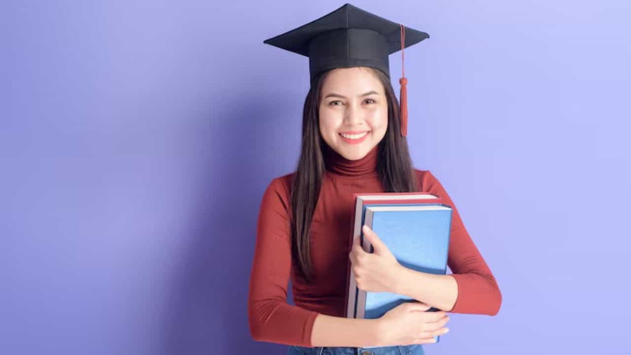 உயர் கல்விக்கு வழிகாட்டுதல் வேண்டுமா?.. ஆலோசனை எண்ணை அறிவித்த பள்ளி கல்வித்துறை! உயர் கல்விக்கு வழிகாட்டுதல் வேண்டுமா?.. ஆலோசனை எண்ணை அறிவித்த பள்ளி கல்வித்துறை!