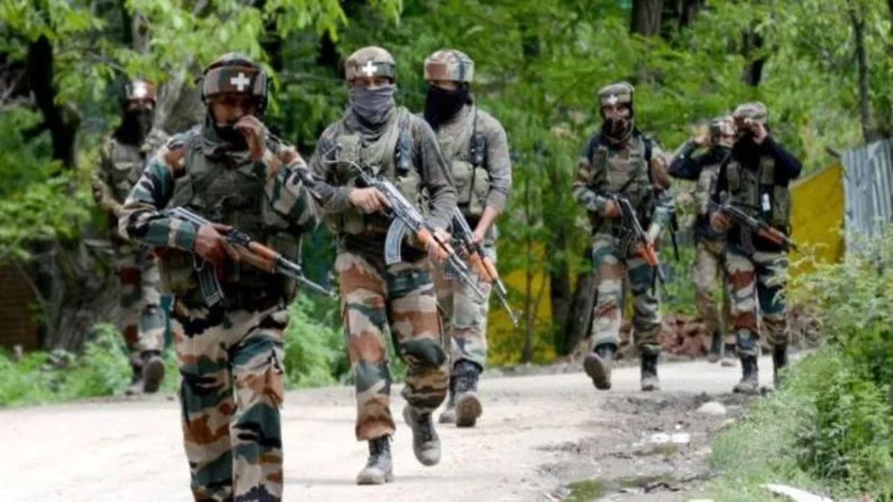 Operation Sindoor : இந்திய ராணுவம் குறித்து விமர்சனம்.. பேராசிரியை பணியிடை நீக்கம்! Operation Sindoor : இந்திய ராணுவம் குறித்து விமர்சனம்.. பேராசிரியை பணியிடை நீக்கம்!
