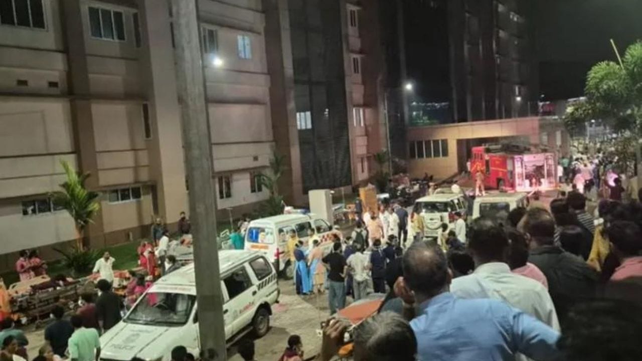 கோழிக்கோடு மருத்துவமனையில் புகை மூட்டம்.. மூச்சு திணறி 5 பேர் பலி.. கேரளாவில் ஷாக்!