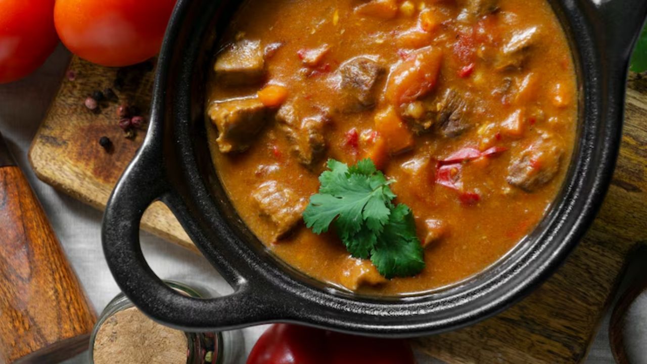 Food Recipe: பாரம்பரிய உணவு! பட்டைய கிளப்பும் சுவை.. மட்டன் சாம்பார் செய்வது எப்படி..? Food Recipe: பாரம்பரிய உணவு! பட்டைய கிளப்பும் சுவை.. மட்டன் சாம்பார் செய்வது எப்படி..?