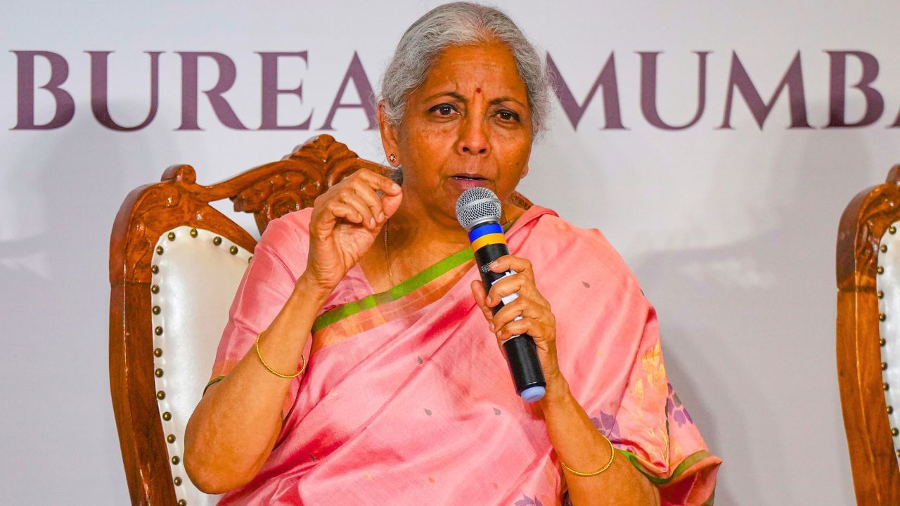தமிழகத்தில் சமத்துவம் எங்கே இருக்கிறது?.. மத்திய நிதியமைச்சர் நிர்மலா சீதாராமன் கேள்வி! தமிழகத்தில் சமத்துவம் எங்கே இருக்கிறது?.. மத்திய நிதியமைச்சர் நிர்மலா சீதாராமன் கேள்வி!