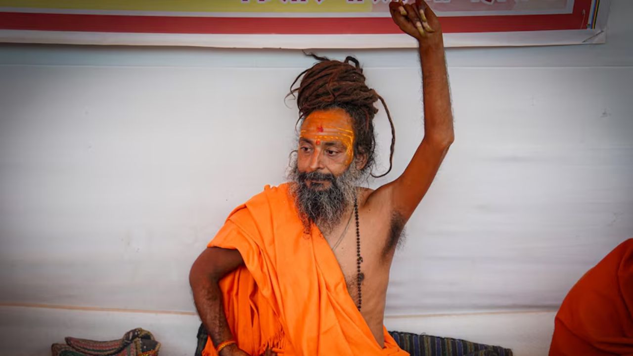 Maha Kumbh Mela : மகா கும்பமேளா வருமானம் மூலம் கார் வாங்கிய பாபா.. சுவாரஸ்ய சம்பவம்!