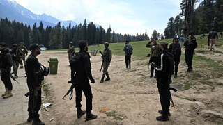 Pahalgam Attack: பஹல்காம் தாக்குதலுக்கு பிறகு முதல் முறை! ஜம்மு காஷ்மீர் முதல்வரை சந்தித்த பிரதமர் மோடி.. பதட்டத்தில் பாகிஸ்தான்!
