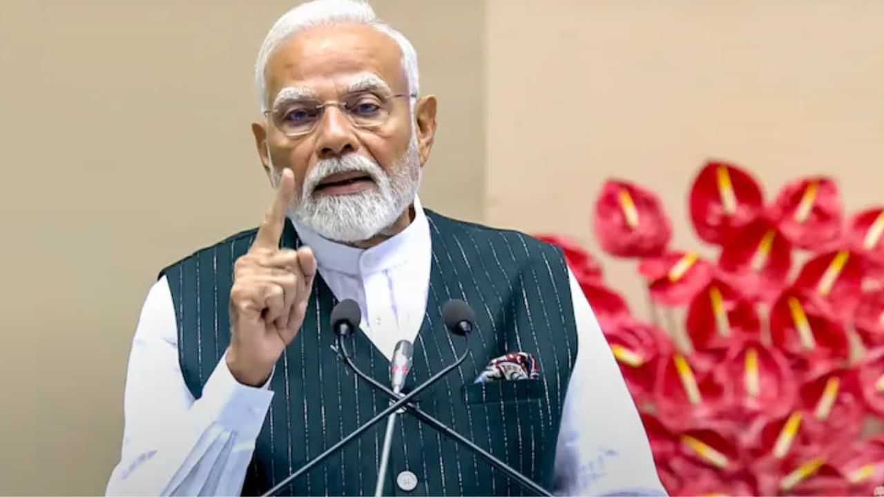 அங்கிருந்து துப்பாக்கி, இங்கிருந்து பீரங்கி: பாகிஸ்தானுக்கு எதிராக ராணுவத்திற்கு மோடி உத்தரவு!