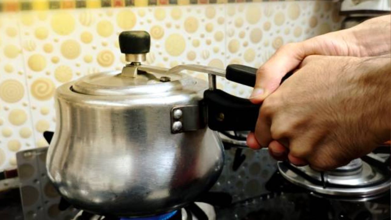 Health Tips: குக்கரில் எந்தெந்த பொருட்களை சமைக்கக்கூடாது? இது உடல்நலத்திற்கு தீங்கு தரும்!