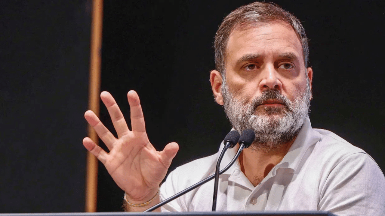 ராகுல் காந்திக்கு புதிய சிக்கல் : ஜாமினில் வெளிவரமுடியாத பிடிவாரண்ட் பிறப்பித்த நீதிமன்றம் ராகுல் காந்திக்கு புதிய சிக்கல் : ஜாமினில் வெளிவரமுடியாத பிடிவாரண்ட் பிறப்பித்த நீதிமன்றம்