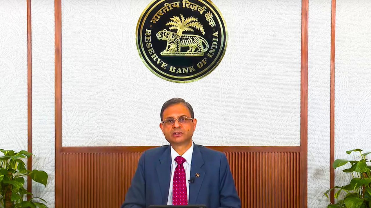 RBI : புதிய ரூ.20 நோட்டை அறிமுகம் செய்த ஆர்பிஐ.. பழைய நோட்டுக்கள் செல்லாதா? RBI : புதிய ரூ.20 நோட்டை அறிமுகம் செய்த ஆர்பிஐ.. பழைய நோட்டுக்கள் செல்லாதா?