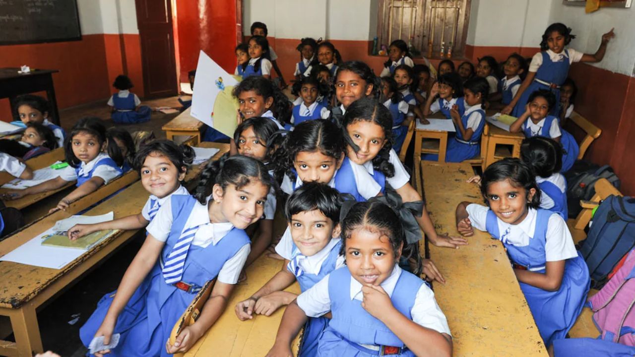 School Reopen : பள்ளிகள் திறப்பு தள்ளி போகிறதா?.. வெளியான முக்கிய தகவல்! School Reopen : பள்ளிகள் திறப்பு தள்ளி போகிறதா?.. வெளியான முக்கிய தகவல்!