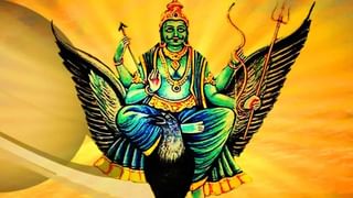 சித்திரை திருவிழா: பச்சை பட்டுடுத்தி வைகையில் எழுந்தருளி கள்ளழகர் தரிசனம்