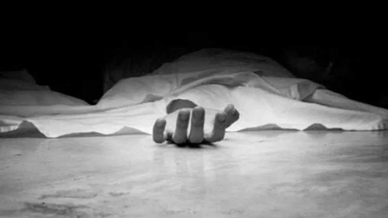 ராணிப்பேட்டை : சோளிங்கர் அருகே வீடு புகுந்து சிறுமி கொலை, மற்றொரு சிறுமி படுகாயம் – பரபரப்பு சம்பவம் ராணிப்பேட்டை : சோளிங்கர் அருகே வீடு புகுந்து சிறுமி கொலை, மற்றொரு சிறுமி படுகாயம் – பரபரப்பு சம்பவம்