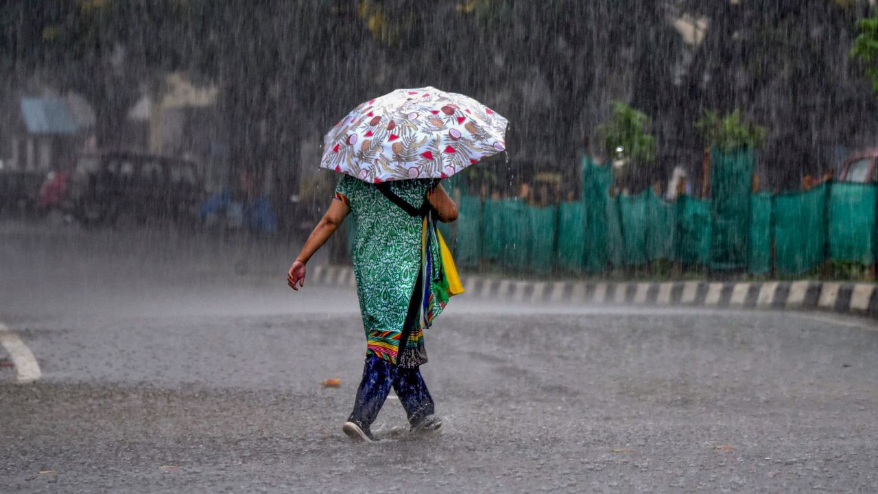 வெயிலுக்கு குட்பை… முன்கூட்டியே தொடங்கும் தென்மேற்கு பருவமழை.. வானிலை மையம் குளுகுளு தகவல்! வெயிலுக்கு குட்பை… முன்கூட்டியே தொடங்கும் தென்மேற்கு பருவமழை.. வானிலை மையம் குளுகுளு தகவல்!