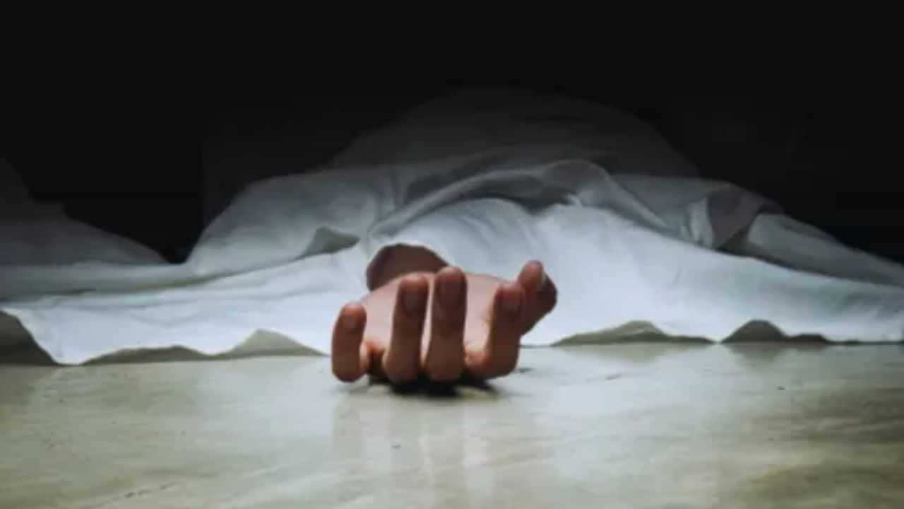 மதுபோதையில் விபத்து.. நடுரோட்டில் காவலர் தீக்குளித்து தற்கொலை