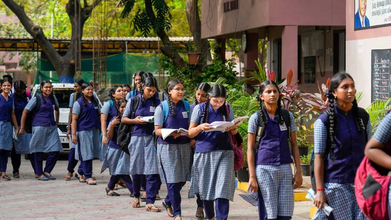 10, 11ம் வகுப்பு தற்காலிக மதிப்பெண் சான்றிதழ் எப்போது? ஆன்லைனில் டவுன்லோட் செய்வது எப்படி? 10, 11ம் வகுப்பு தற்காலிக மதிப்பெண் சான்றிதழ் எப்போது? ஆன்லைனில் டவுன்லோட் செய்வது எப்படி?