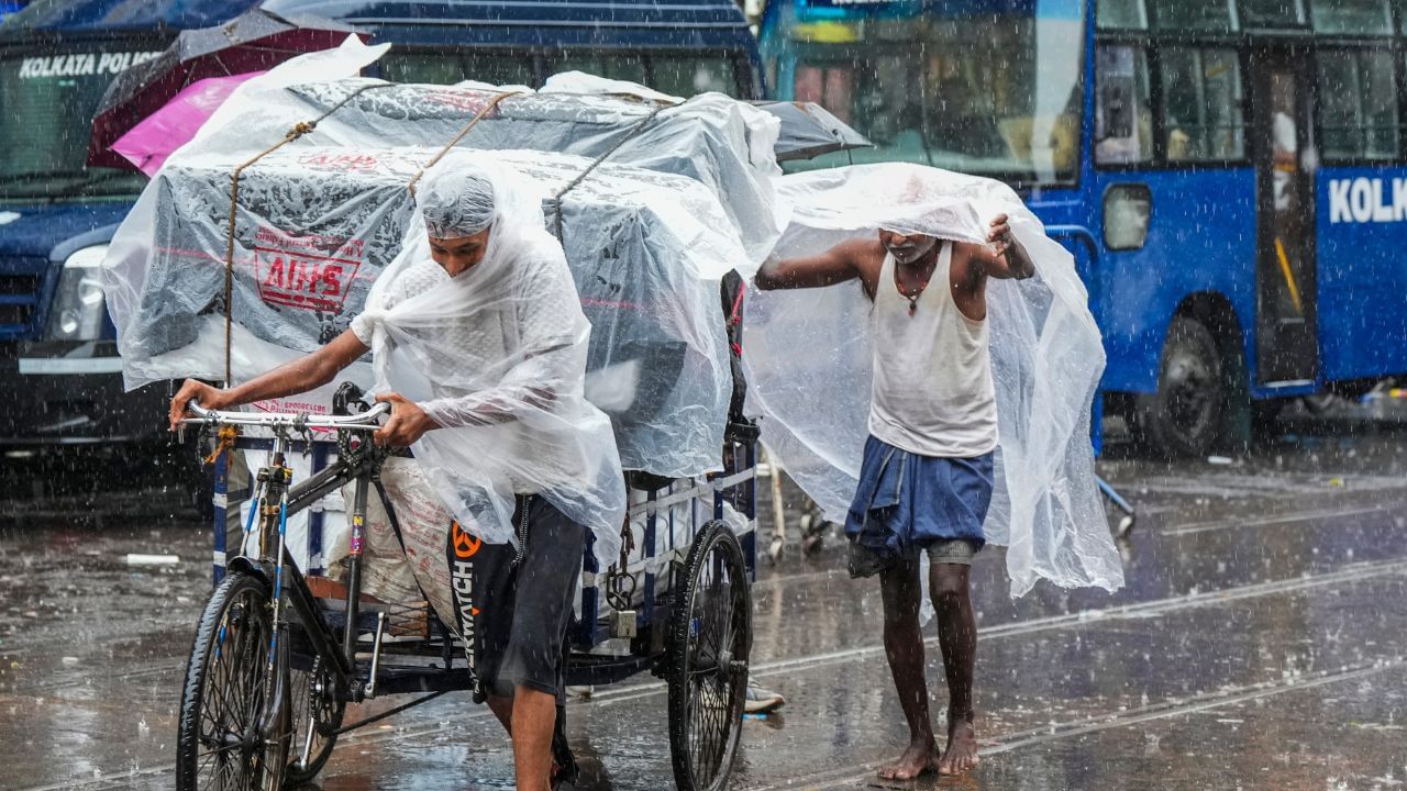 Weather Forecast: அடுத்த சில மணிநேரத்தில் இந்த மாவட்டங்களில் மழை.. சென்னையில் மழைக்கு வாய்ப்பா..? லேட்டஸ்ட் அப்டேட் இதோ! Weather Forecast: அடுத்த சில மணிநேரத்தில் இந்த மாவட்டங்களில் மழை.. சென்னையில் மழைக்கு வாய்ப்பா..? லேட்டஸ்ட் அப்டேட் இதோ!