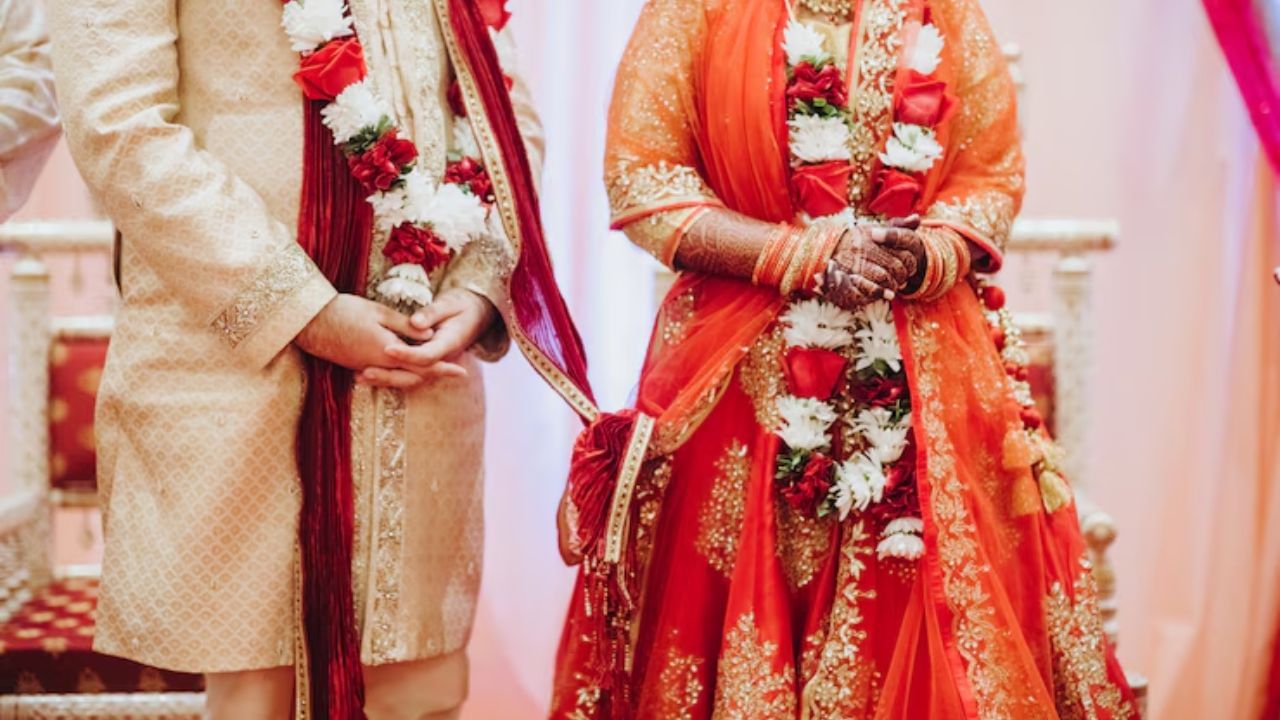 முகூர்த்த நேரத்திற்கு முன்பு போன் செய்த காதலன்.. கடைசி நேரத்தில் திருமணத்தை நிறுத்திய மணமகள்! முகூர்த்த நேரத்திற்கு முன்பு போன் செய்த காதலன்.. கடைசி நேரத்தில் திருமணத்தை நிறுத்திய மணமகள்!