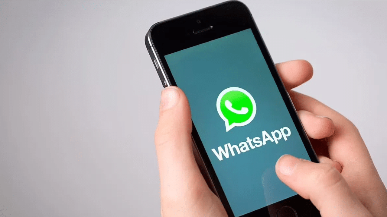 வாட்ஸ்அப்பின் புதிய Voice Chat வசதி: இனி டைப் செய்ய வேண்டாம்… ஈஸியா பேசலாம்! வாட்ஸ்அப்பின் புதிய Voice Chat வசதி: இனி டைப் செய்ய வேண்டாம்… ஈஸியா பேசலாம்!