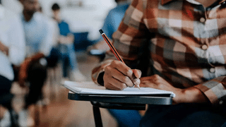 நாடு முழுவதும் நீட் இளநிலை தேர்வு… 23 லட்சம் மாணவர்கள் பங்கேற்பு.. மாணவர்களுக்கு கட்டுப்பாடு!