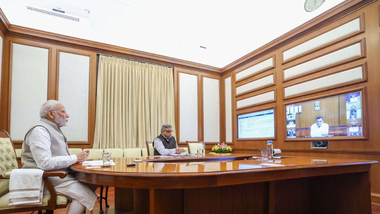 Narendra Modi : அரசின் திட்டங்களில் தாமதம் கூடாது.. தலைவர்கள் மற்றும் அதிகாரிகளுக்கு பிரதமர் மோடி அறிவுறுத்தல்! Narendra Modi : அரசின் திட்டங்களில் தாமதம் கூடாது.. தலைவர்கள் மற்றும் அதிகாரிகளுக்கு பிரதமர் மோடி அறிவுறுத்தல்!