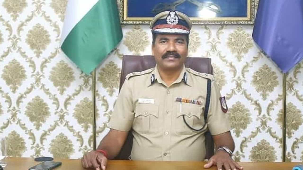 சிறுவன் கடத்தல் வழக்கு... ஏடிஜிபி ஜெயராம் சஸ்பெண்ட்.. அதிரடி நடவடிக்கை! சிறுவன் கடத்தல் வழக்கு... ஏடிஜிபி ஜெயராம் சஸ்பெண்ட்.. அதிரடி நடவடிக்கை!