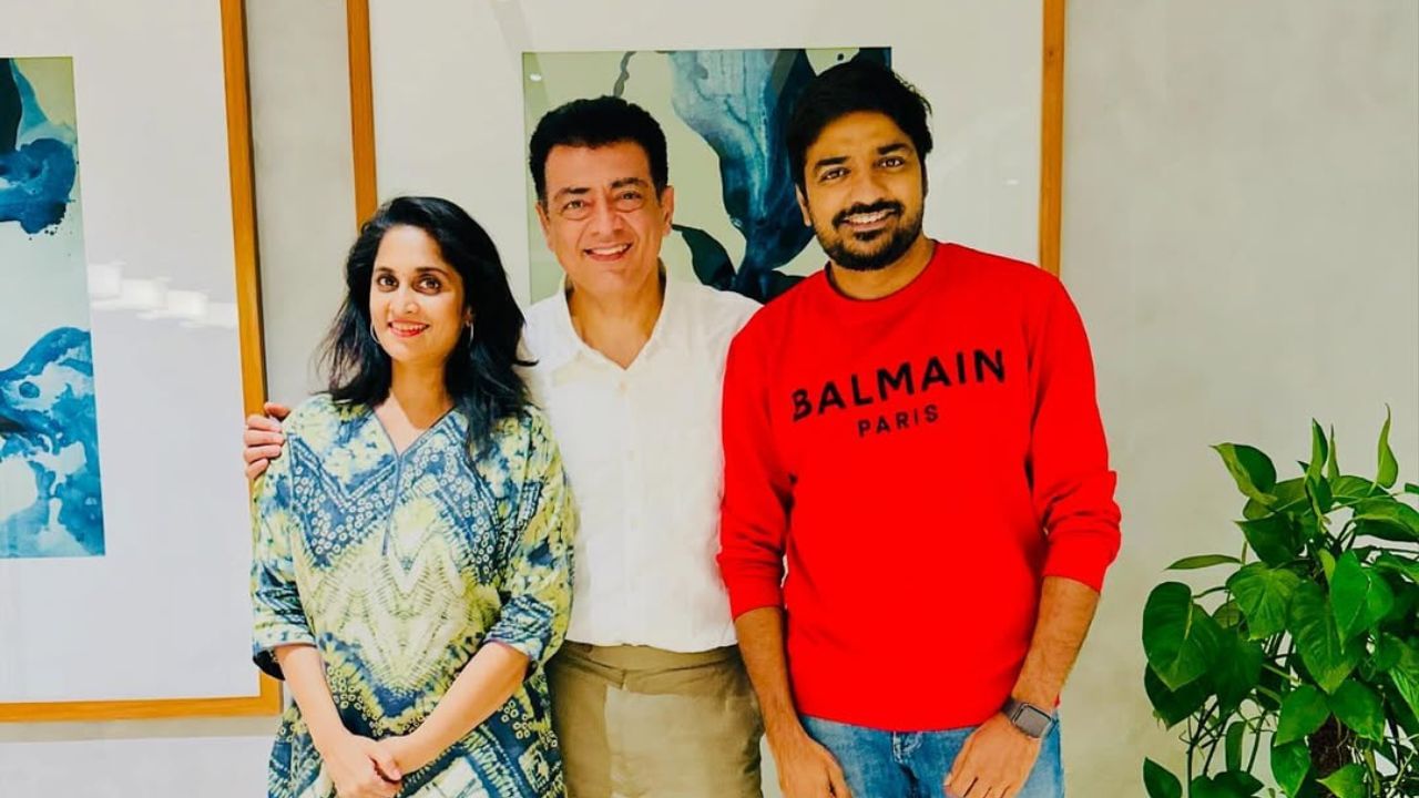 Ajith Kumar : அஜித் குமார் – ஷாலினியுடன் நடிகர் சதீஷ்… ரசிகர்கள் மத்தியில் வைரலாகும் புகைப்படம்! Ajith Kumar : அஜித் குமார் – ஷாலினியுடன் நடிகர் சதீஷ்… ரசிகர்கள் மத்தியில் வைரலாகும் புகைப்படம்!