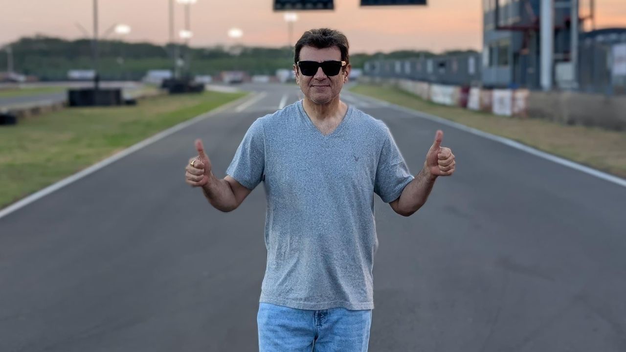 Ajith Kumar : நியூ லுக்கில் அஜித் குமார்.. ரசிகர்கள் மத்தியில் வைரலாகும் வீடியோ! Ajith Kumar : நியூ லுக்கில் அஜித் குமார்.. ரசிகர்கள் மத்தியில் வைரலாகும் வீடியோ!