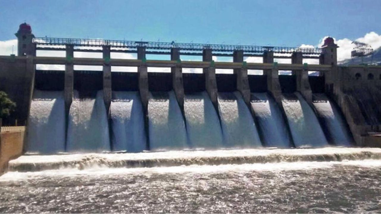 கரையோர மக்களே உஷார்: அமராவதி அணை திறப்பால் வெள்ள அபாய எச்சரிக்கை….. கரையோர மக்களே உஷார்: அமராவதி அணை திறப்பால் வெள்ள அபாய எச்சரிக்கை…..