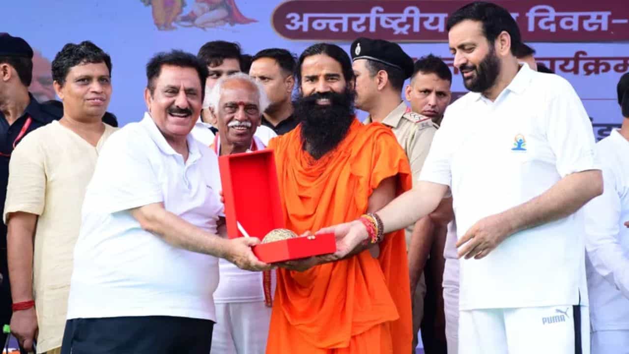 யோகா வரலாற்று கடமை.. அது சனாதன சாராம்சம்.. பாபா ராம்தேவ் பேச்சு! யோகா வரலாற்று கடமை.. அது சனாதன சாராம்சம்.. பாபா ராம்தேவ் பேச்சு!