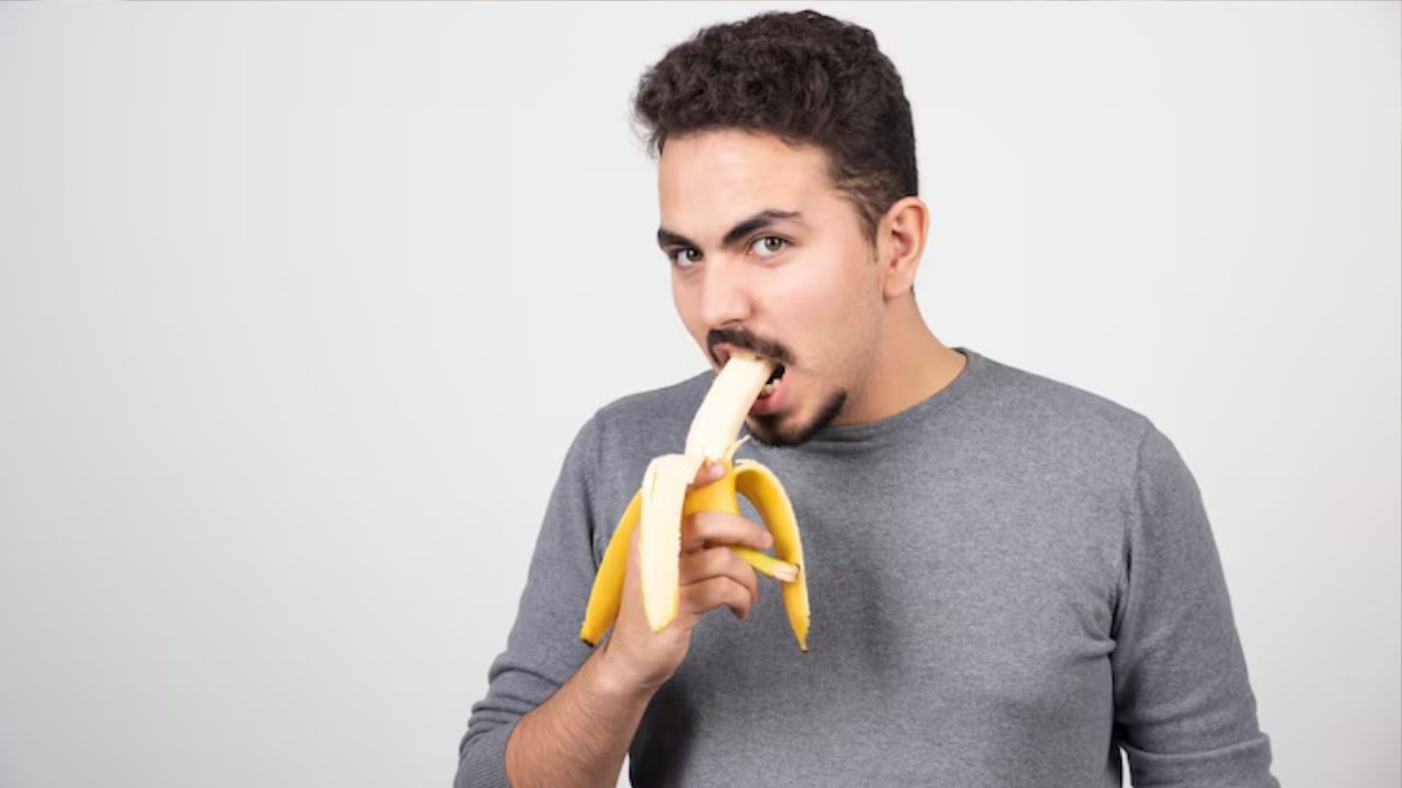 Health Tips: வெறும் வயிற்றில் வாழைப்பழம் சாப்பிடுவது நல்லதா..? உடலுக்கு இது சரியானதா..? Health Tips: வெறும் வயிற்றில் வாழைப்பழம் சாப்பிடுவது நல்லதா..? உடலுக்கு இது சரியானதா..?