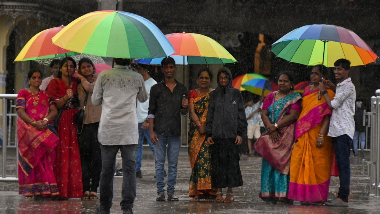 Tamil Nadu Weather Update: சென்னையில் கொட்டப்போகும் கனமழை.. தமிழ்நாடு முழுவதும் மழைக்கு வாய்ப்பு! அடுத்த 7 நாட்களுக்கான வானிலை அப்டேட்..! Tamil Nadu Weather Update: சென்னையில் கொட்டப்போகும் கனமழை.. தமிழ்நாடு முழுவதும் மழைக்கு வாய்ப்பு! அடுத்த 7 நாட்களுக்கான வானிலை அப்டேட்..!
