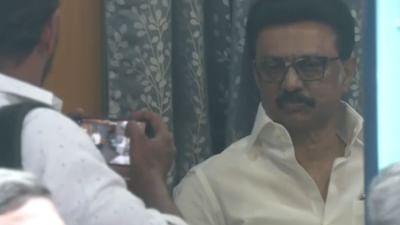 ரயிலில் வேலூர் புறப்பட்ட முதலமைச்சர் ஸ்டாலின்! ரயிலில் வேலூர் புறப்பட்ட முதலமைச்சர் ஸ்டாலின்!