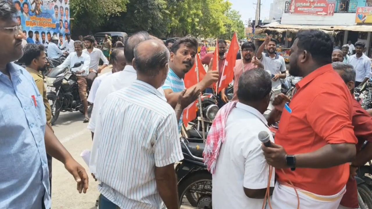மார்க்சிஸ்ட் – இந்து முன்னணியர் மோதல்.. நடுரோட்டில் களேபரம்.. பலர் காயம்! மார்க்சிஸ்ட் – இந்து முன்னணியர் மோதல்.. நடுரோட்டில் களேபரம்.. பலர் காயம்!