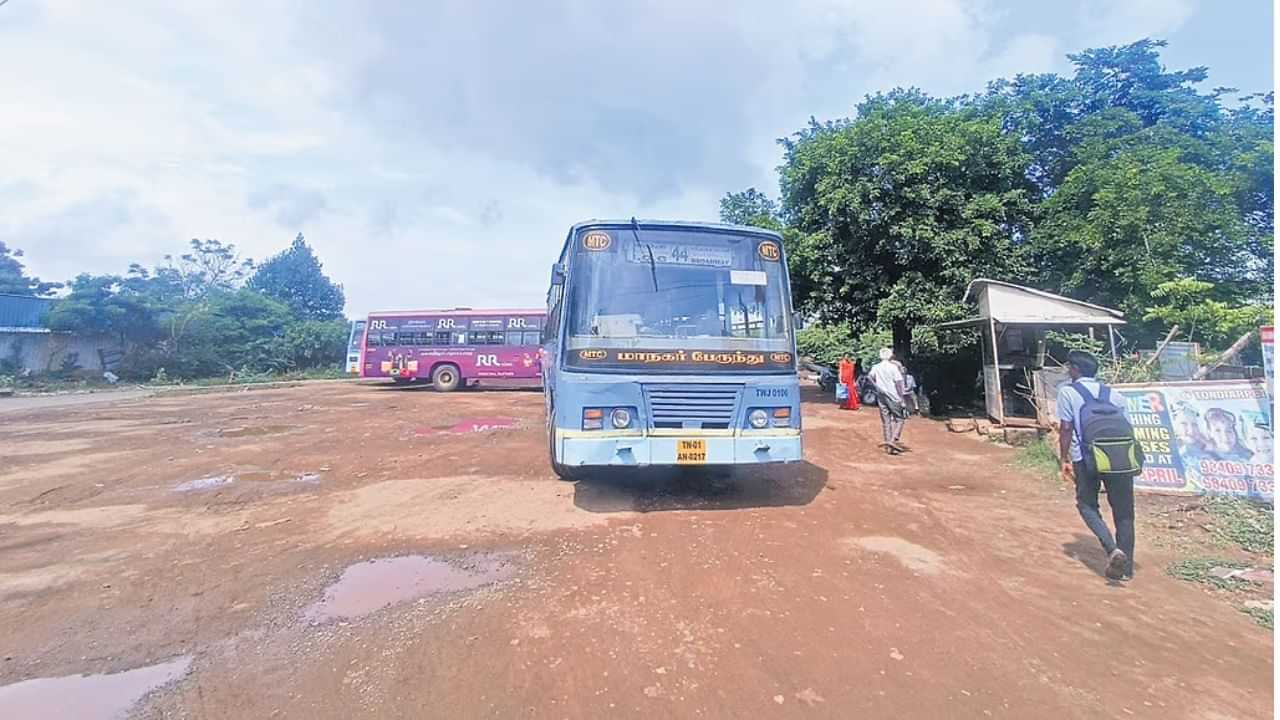 சென்னை: எண்ணூர் பேருந்து நிலையம்: நிழற்குடை இல்லை, கழிப்பறை இல்லை – மக்கள் அவதி