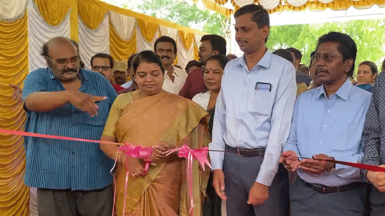 தூத்துக்குடியில் சிறப்பு மருத்துவ கண்காட்சி - துவக்கி வைத்த அமைச்சர் கீதா ஜீவன்